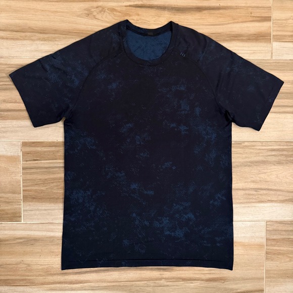 lululemon athletica Other - Lululemon Metal Vent Tech Short Sleeve Shirt Mens Medium Navy Blue Camo Training